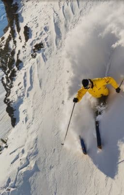 FP Events | Marco Berrenguer, Julien Ruffier Lanche, skieur jaune en poudreuse